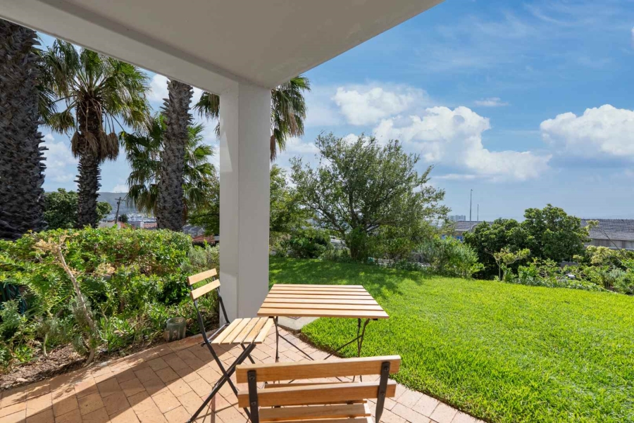 1 Bedroom Property for Sale in Vredehoek Western Cape